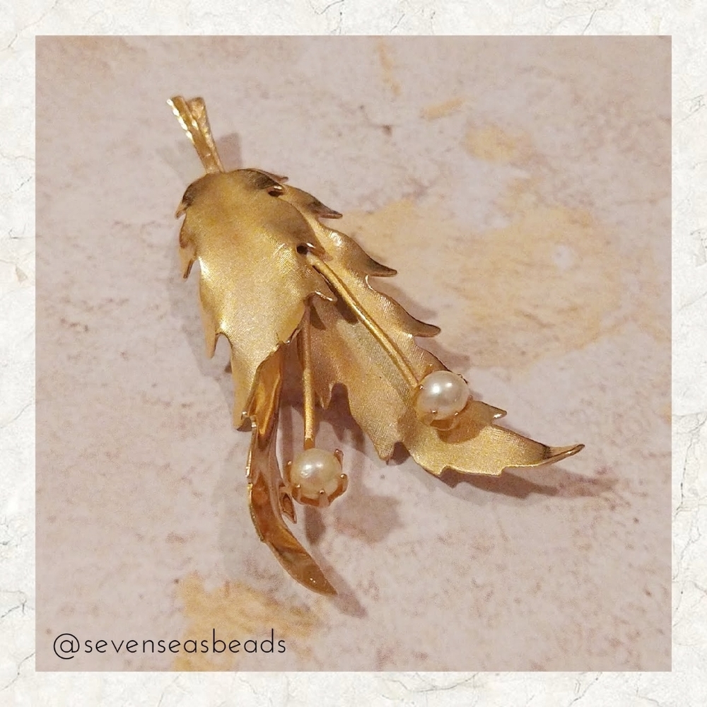💘1950s Pearl Leaf Brooch
